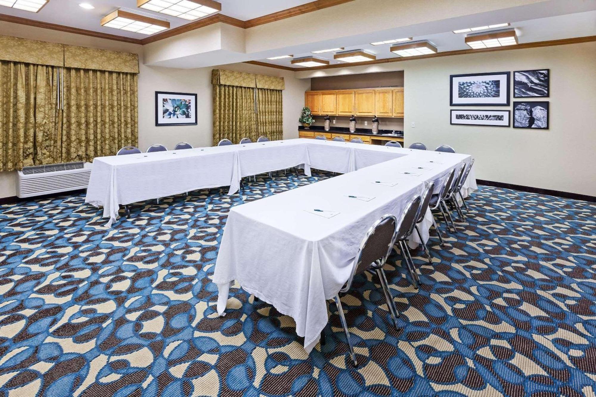 Country Inn & Suites By Radisson, Lubbock, Tx Bagian luar foto