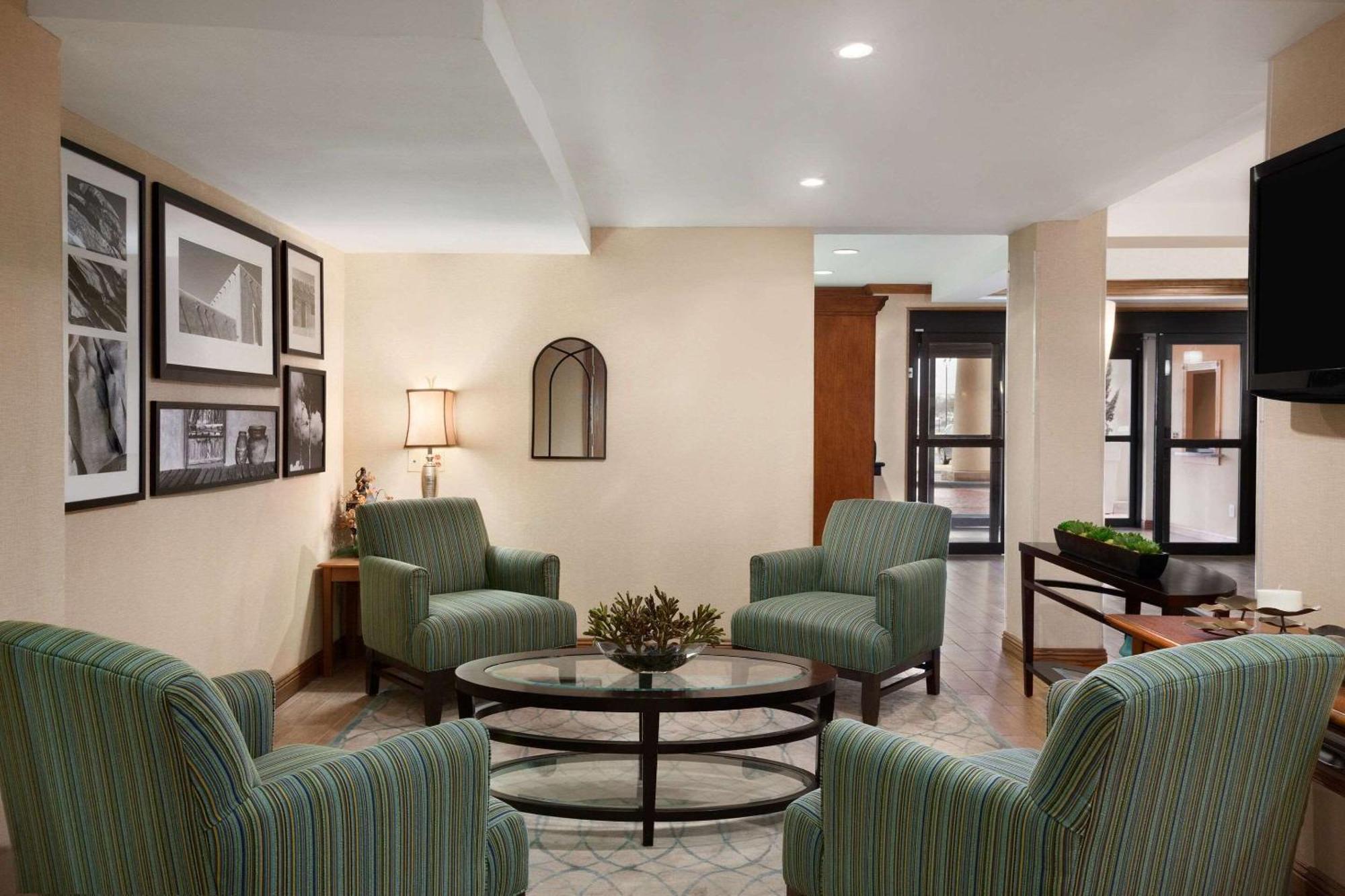Country Inn & Suites By Radisson, Lubbock, Tx Bagian luar foto