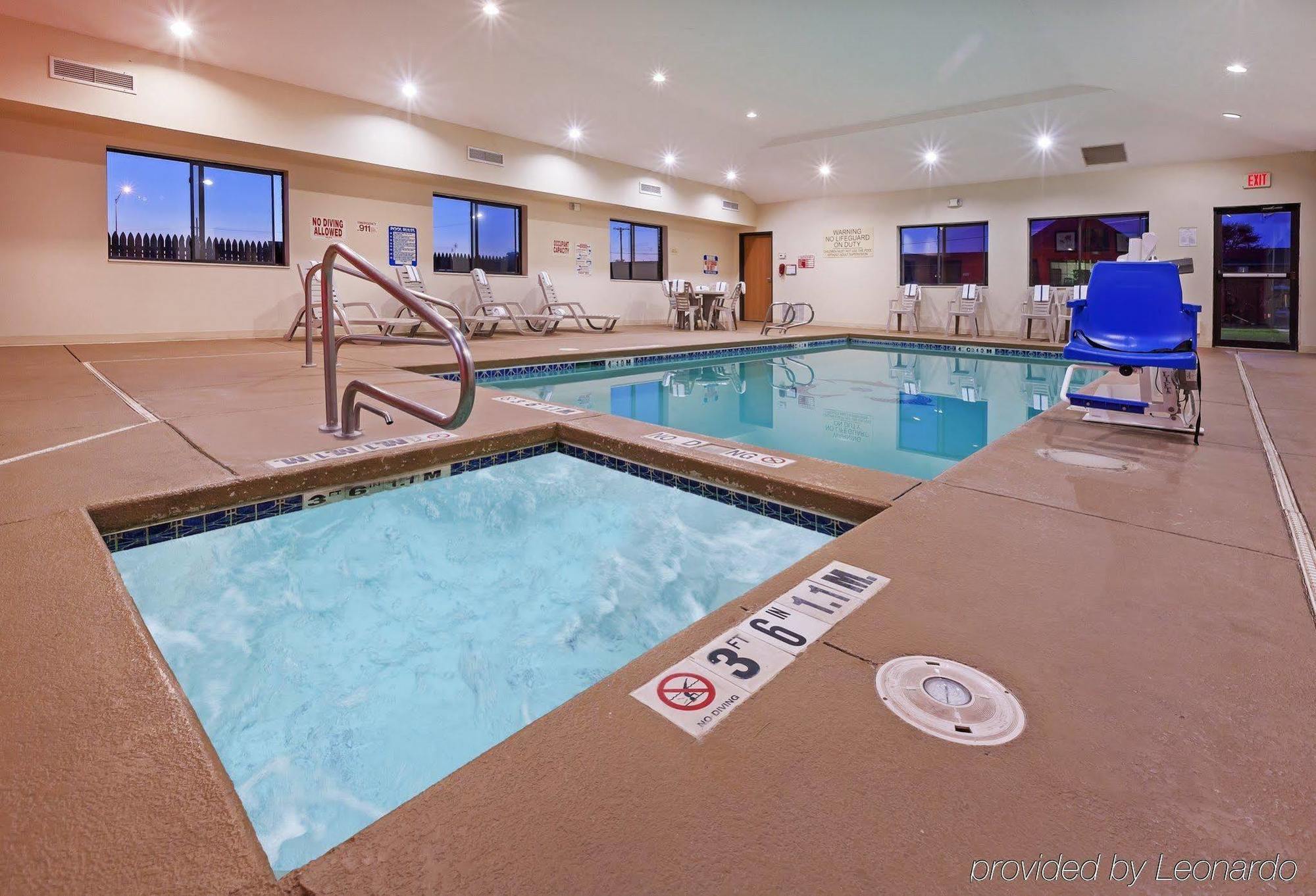 Country Inn & Suites By Radisson, Lubbock, Tx Bagian luar foto